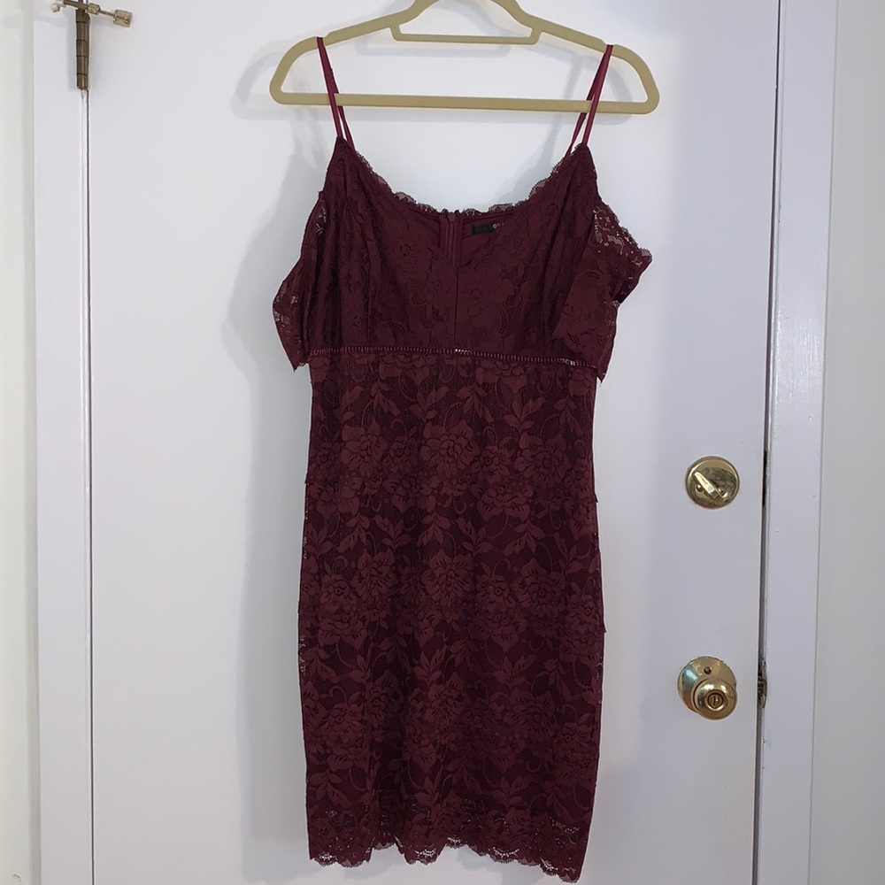 Guess XL lace short dress color is a maroon/burgundy
